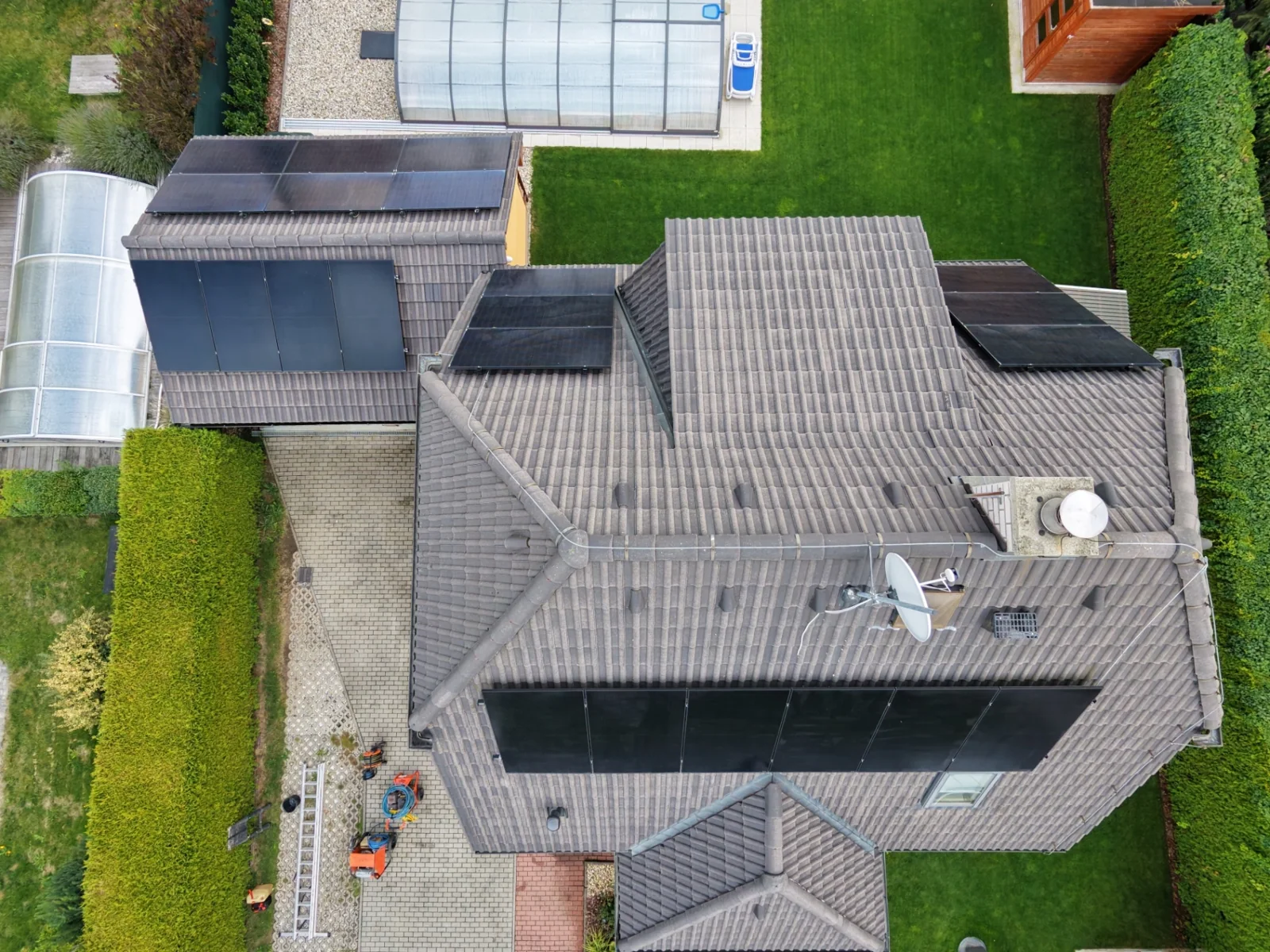 Betonové tašky po 20 letech a po vyčištění, před nátěrem